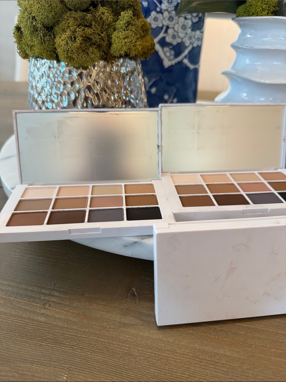 Makeup by Mario 
MASTER MATTES® EYESHADOW PALETTE: THE NEUTRALS - Picture 6 of 9